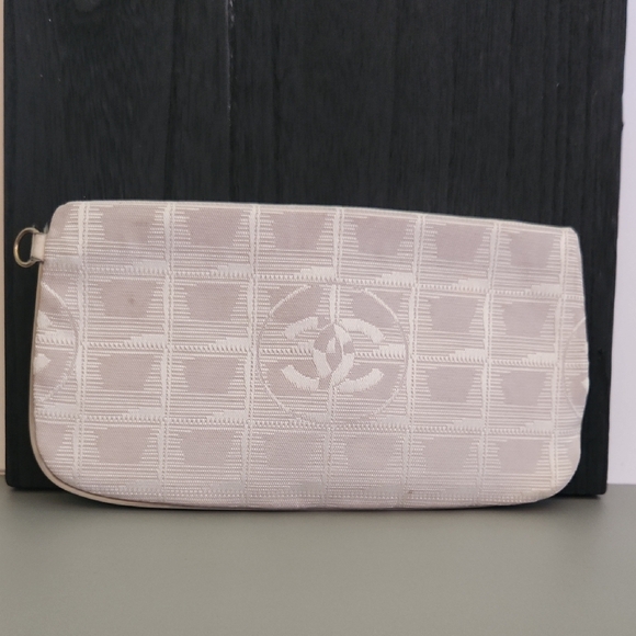 Chanel Pink Travel Ligne Nylon Zip Pouch/Wrisrlet - Picture 1 of 16
